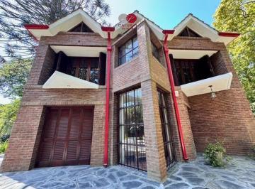 Casa · 180m² · 4 Ambientes · 2 Cocheras · Casa en Grosellar