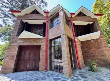 Casa · 180m² · 4 Ambientes · 2 Cocheras · Casa en Grosellar