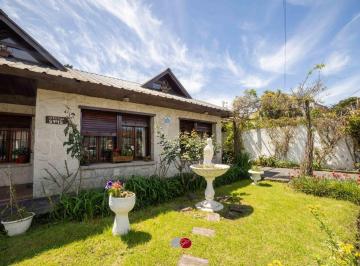 Casa · 780m² · 3 Ambientes · Estrada 5900