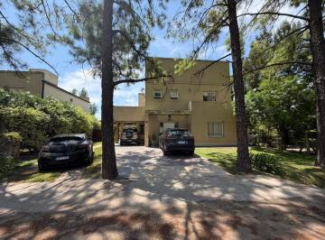 Casa · 310m² · 5 Ambientes · 1 Cochera · Excelente Propiedad en Venta Country El Pinar