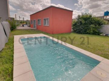 Casa · 68m² · 3 Ambientes · 2 Cocheras · Venta Casa de 2 Dorm. Villa Elisa