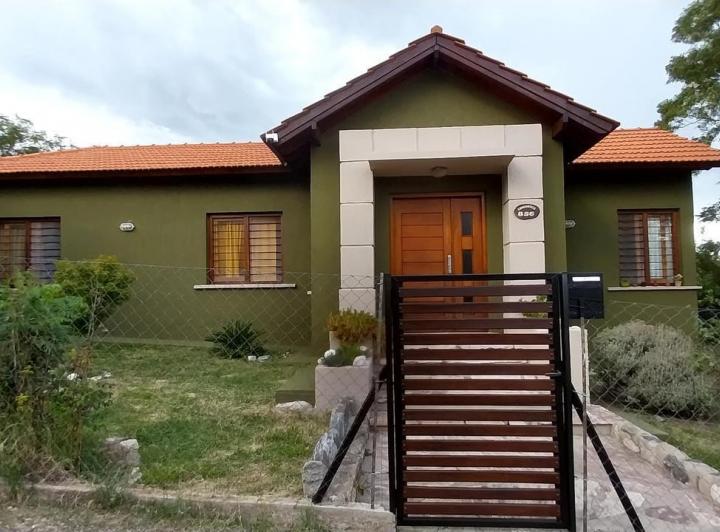 Casa · 105m² · 4 Ambientes · 1 Cochera