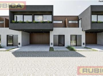 Casa · 92m² · 4 Ambientes · 1 Cochera · Casa en Spring Park