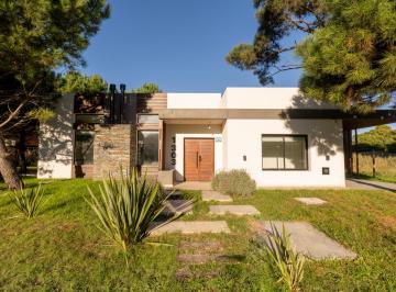 Casa de 4 ambientes, Pinamar · Casa 4 Ambientes a Estrenar Vulcano Al 1303 Entre Dédalo y Nereidas. Nayades Pin