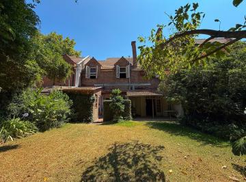Casa · 190m² · 5 Ambientes · 1 Cochera · Casa en Venta, 2 Plantas, Jardín y Cochera - Martínez, San Isidro