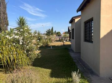 Quinta vacacional · 108m² · 3 Ambientes · 3 Cocheras · Casa Quinta en Venta en Zárate, G. B. a. Zona Norte, Argentina