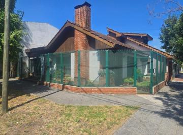 Casa · 117m² · 4 Ambientes · 1 Cochera · Casa en Jose León Suarez