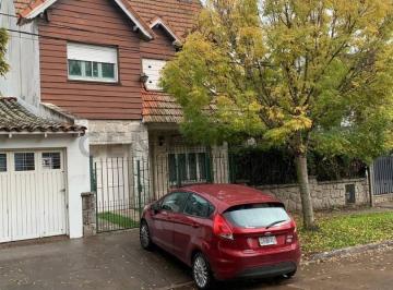Casa · 192m² · 6 Ambientes · Casa de Estilo en Venta en City Bell
