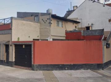 Casa · 99m² · 3 Ambientes · Venta - Casa de 3 Ambientes Desarrollada en 2 Plantas, con Patio y Pileta