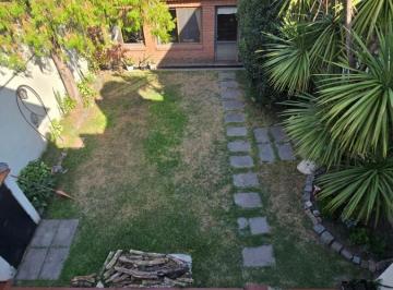 Casa · 200m² · 3 Ambientes · 1 Cochera · Casa en Lanús Oeste en Venta