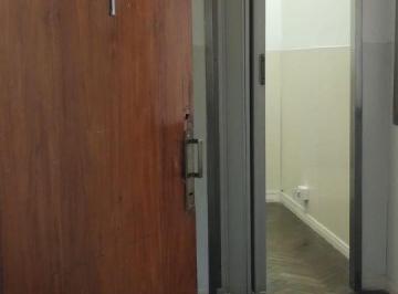 Oficina comercial de 4 ambientes, Lomas de Zamora · Oficina en Alquiler en Pleno Centro de Lomas de Zamora