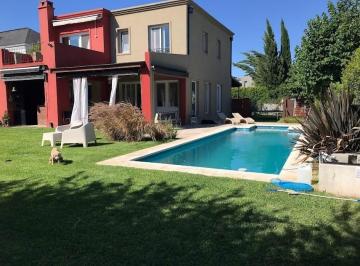 Casa · 230m² · 5 Ambientes · 1 Cochera · Casa Chalet en Venta en La Damasia, San Fernando, G. B. a. Zona Norte