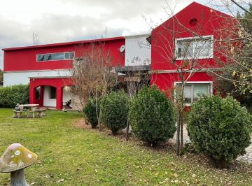 Casa · 550m² · 10 Ambientes · 2 Cocheras · Casa de 4 Dorm. con 2 Cocheras en Barrio Los Raigales Roldan