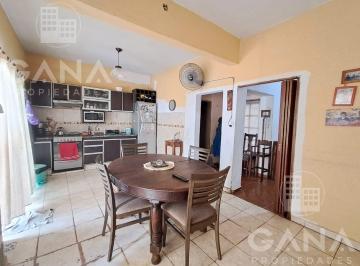 Casa · 173m² · 5 Ambientes · 1 Cochera · Venta Casa en Arroyito 3 Dormitotios Patio y Cochera