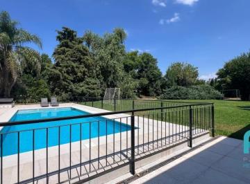 Casa · 380m² · 5 Ambientes · 2 Cocheras · Moderna E Impecable Propiedad a m del Parque Central
