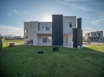 Casa · 220m² · 2 Dormitorios · Casa en Villalobos