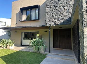 Casa de 9 ambientes, La Calera · La Rufina - Excelente Propiedad - Cerca del Ingreso - 1 Suite Mas 3 Dor - Cochera 3 Autos - D/s - Pileta