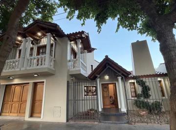 Casa de 7 ambientes, Las Heras · Casa de Lujo en Barrio Mariano Moreno II