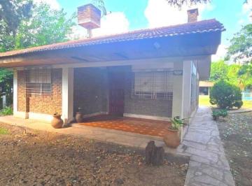 Quinta vacacional · 80m² · 3 Ambientes · 1 Cochera · Venta Casa Quinta, 3 Amb, Estilo Chalet con Pileta, en 20 de Junio