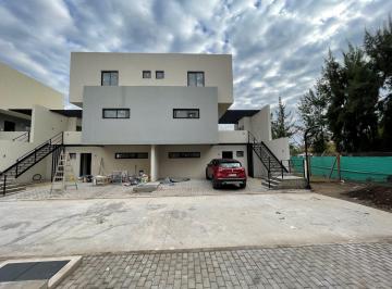 Casa · 74m² · 3 Ambientes · 1 Cochera · Casa en Venta Ubicado en Benavidez, Tigre, G. B. a. Zona Norte