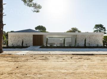 Casa · 1623m² · 6 Ambientes · Casa en Laguna Escondida