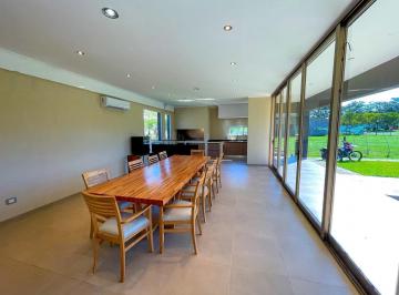 Casa · 195m² · 5 Ambientes · 1 Cochera · Venta Casa 3 Dorm.