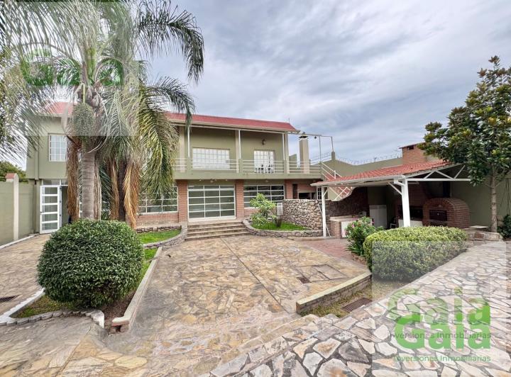 Casa · 400m² · 12 Ambientes · 5 Cocheras