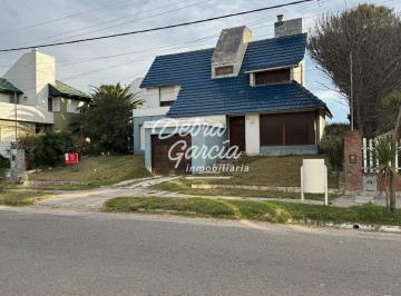 Casa · 180m² · 4 Ambientes · 1 Cochera · Casa a Refaccionar Venta Barrio San Rafael Mda 4 Amb 1 Cuadra del Mar Gas Natural Cochera Parrilla