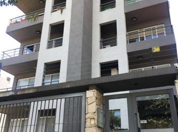 Departamento · 55m² · 2 Ambientes · 1 Cochera · Departamento Dos Ambientes con Patio y Cochera en Venta en Ituzaingó Norte