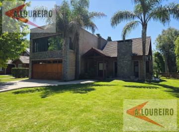 Casa · 1300m² · 5 Ambientes · 1 Cochera · Casa en Venta o Alquiler en Parque Las Naciones!