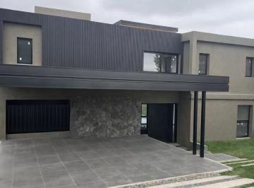 Casa · 330m² · 4 Ambientes · 4 Cocheras · La Deseada Casa Categoria Venta 3 Dorm.