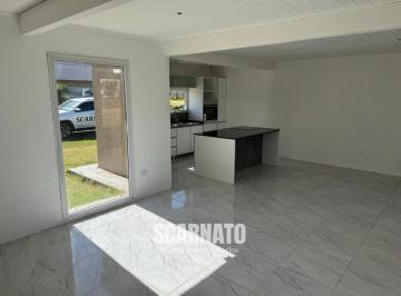 Casa · 132m² · 5 Ambientes · 1 Cochera · Alquiler de Casa en Lagos de Canning