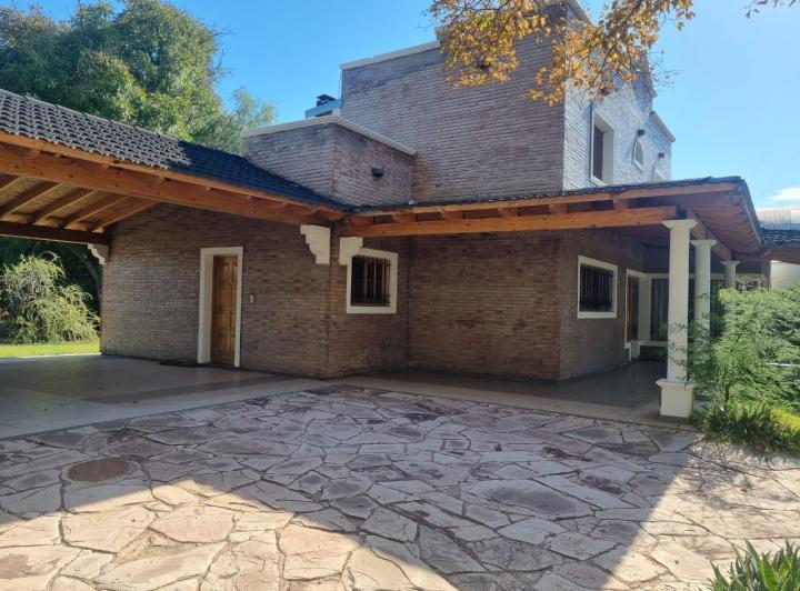 Casa · 600m² · 4 Dormitorios · 4 Cocheras