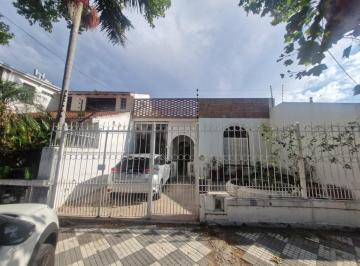 Casa · 153m² · 5 Ambientes · Importante Casa de 5 Ambientes en Venta en Banfield. Apta Credito.