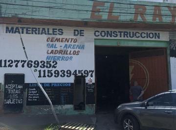 Local comercial · 300m² · Local - Loma Hermosa - Alquiler