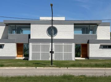 Casa · 150m² · 4 Ambientes · 1 Cochera · Casa en Alvear