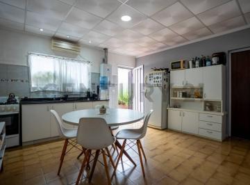 PH · 69m² · 4 Ambientes · PH de Dos Dorm. en Venta - La Plata
