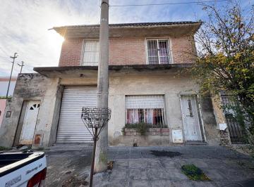 Casa · 139m² · 5 Ambientes · 1 Cochera · Casa en Venta Zarate