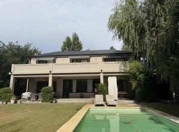 Casa · 280m² · 6 Ambientes · 2 Cocheras · Venta Casa en El Barrio La Emilia | Vco Propiedades
