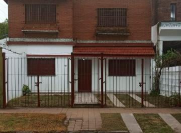 Casa · 90m² · 3 Ambientes · 2 Cocheras · Casa en Alquiler
