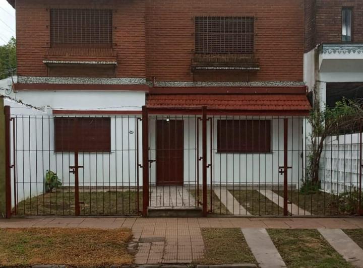 Casa · 90m² · 3 Ambientes · 2 Cocheras