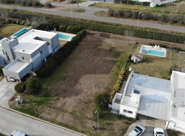 Terreno · 800m² · 1 Ambiente · Terreno en Venta Barrio Privado San Sebastian Funes