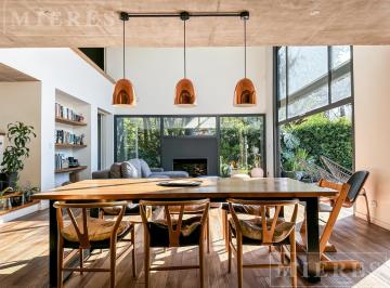 Casa · 320m² · 4 Dormitorios · 2 Cocheras · Muy Linda Casa en Venta en Lomas de San Isidro