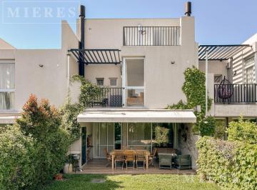 Casa · 161m² · 3 Dormitorios · 2 Cocheras · Muy Linda Casa en Alquiler en Complejo Ovejitas I, La Merced.