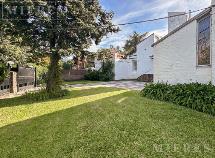 Casa · 260m² · 3 Dormitorios · 1 Cochera