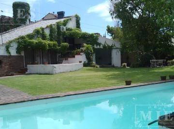 Casa · 300m² · 4 Dormitorios · 2 Cocheras · Casa en Venta en Las Lomas - Horqueta