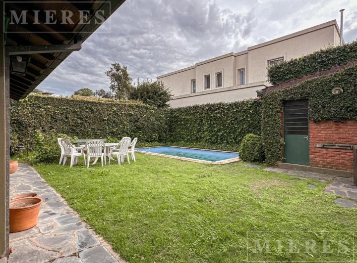 Casa · 162m² · 3 Dormitorios · 2 Cocheras
