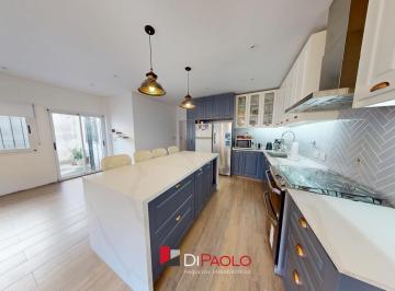 Casa · 185m² · 4 Ambientes · 1 Cochera · Venta Casa 3 Dorm. Villa Ballester Pileta Garage Jardin