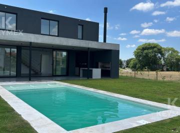 Casa · 276m² · 7 Ambientes · 4 Cocheras · Casa en La Calesa