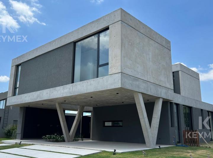 Casa · 277m² · 6 Ambientes · 4 Cocheras